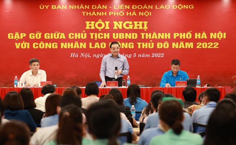 Chủ tịch UBND TP Hà Nội gặp gỡ, đối thoại với công nhân, lao động