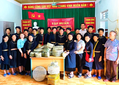 Tập huấn truyền dạy và bảo tồn nghề thủ công đan lát truyền thống tại Hà Giang