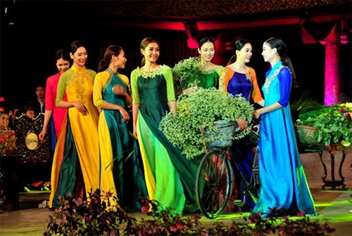 Áo dài Việt - giá trị và bản sắc