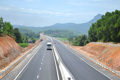 Nghiên cứu đầu tư hai tuyến đường tại Quảng Nam và Kon Tum