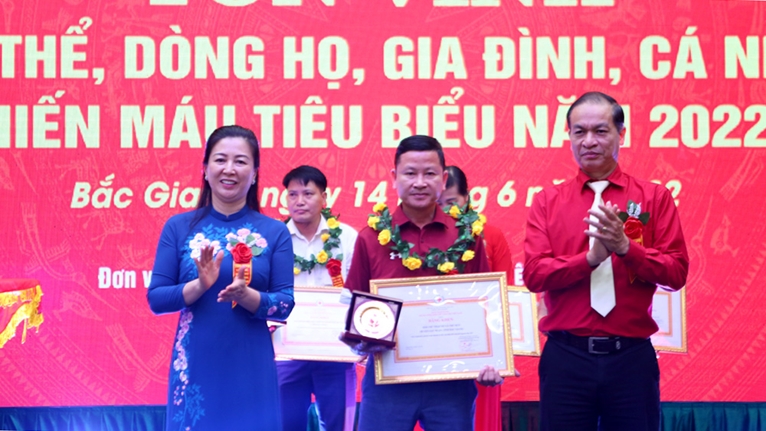 Bắc Giang tôn vinh 128 điển hình hiến máu tình nguyện năm 2022