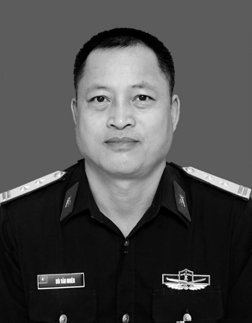 Chủ tịch nước chia buồn, động viên gia đình Trung tá Bùi Văn Nhiên hy sinh khi cứu người
