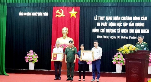 Truy tặng Huân chương Dũng cảm và phát động học tập tấm gương đồng chí Thượng tá Bùi Văn Nhiên