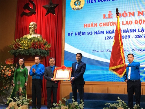 Liên đoàn lao động quận Thanh Xuân tổ chức đón nhận Huân chương Lao động hạng Nhất