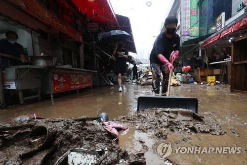 Hàn Quốc hứng chịu mưa lớn kỷ lục