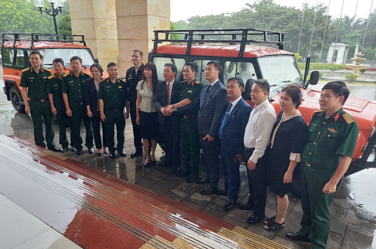 Tiếp nhận 3 xe cứu hộ, cứu nạn do người Việt Nam tại Nga gửi tặng