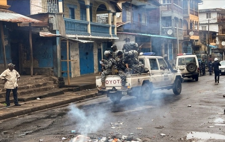 Cộng hòa Sierra Leone áp đặt lệnh giới nghiêm trên toàn quốc