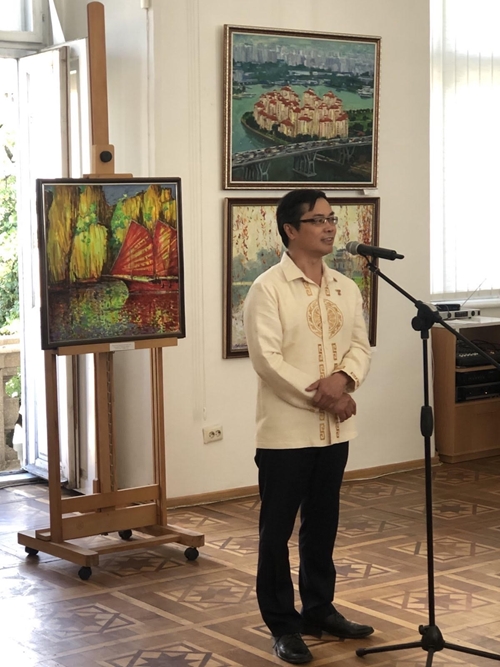 Trưng bày triển lãm tranh Việt Nam tại Uzgorod Ucraina