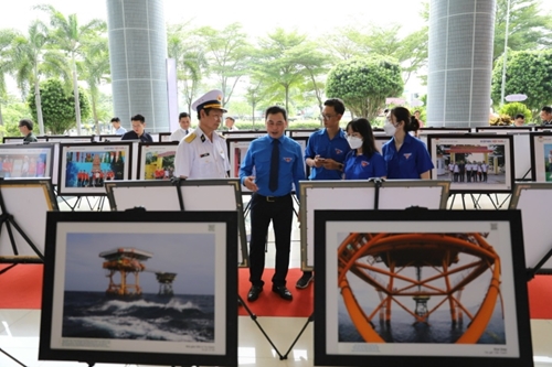 Trưng bày ảnh chủ đề Tự hào biển, đảo Việt Nam tại TP Hồ Chí Minh
