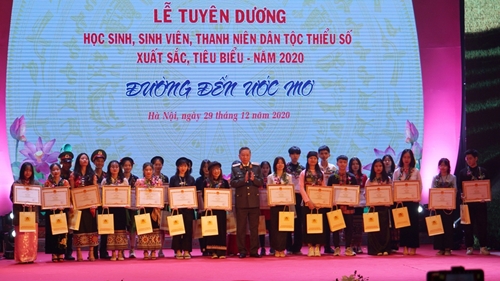 Lễ tuyên dương học sinh, sinh viên, thanh niên DTTS xuất sắc, tiêu biểu năm 2022 sẽ tổ chức tại Hà Nội
