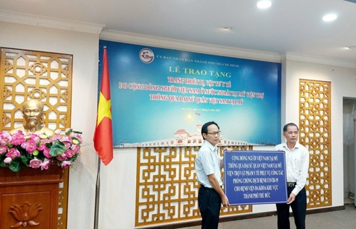 TP Hồ Chí Minh tiếp nhận trang thiết bị y tế do kiều bào tại Mỹ viện trợ