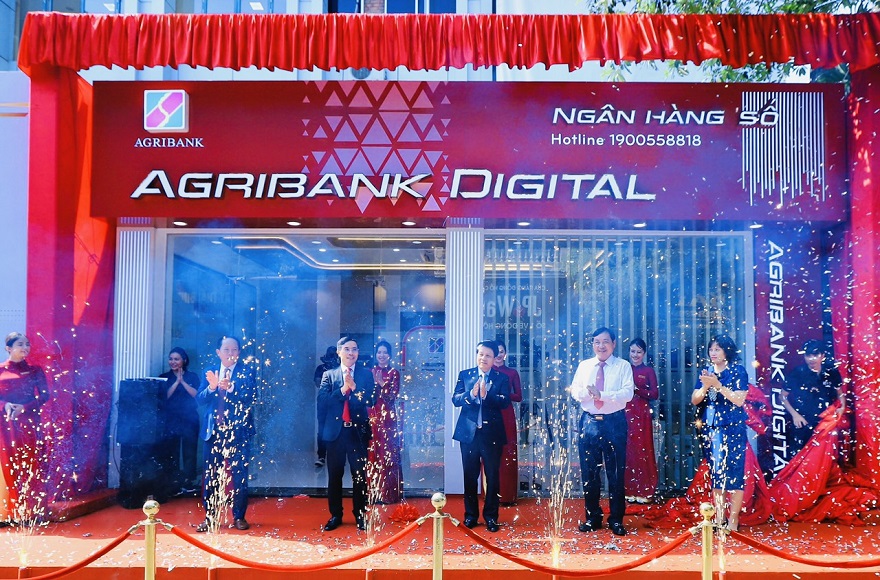 Agribank Digital: Tham gia Agribank Digital, bạn sẽ trải nghiệm một hệ thống dịch vụ ngân hàng tiện lợi và nhanh chóng. Cùng với sự phát triển rộng rãi của công nghệ, Agribank Digital giúp bạn quản lý tài khoản của mình một cách hiệu quả và an toàn hơn.