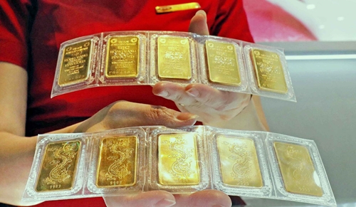 Giá vàng trong nước giảm 100 000 đồng lượng