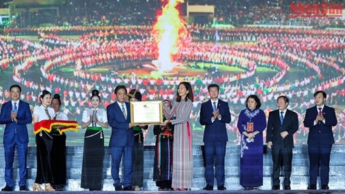 Thủ tướng Xòe Thái là biểu tượng của tinh thần đoàn kết dân tộc