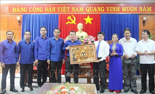 Đoàn Thanh niên Nhân dân cách mạng tỉnh Chămpasắk giao lưu tại Đắk Lắk