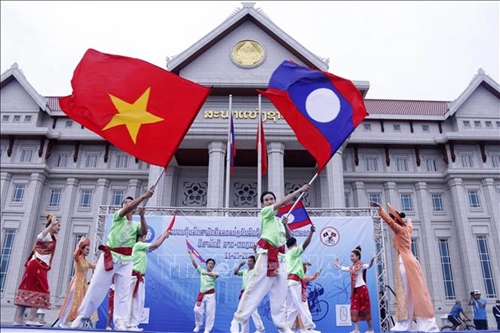 Đạp xe chào mừng kỷ niệm Năm Đoàn kết Hữu nghị Lào – Việt Nam
