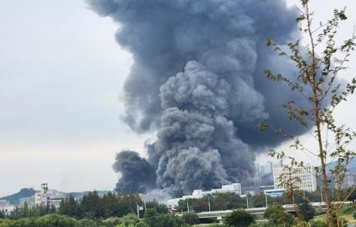 Cháy lớn tại trung tâm thương mại ở Hàn Quốc