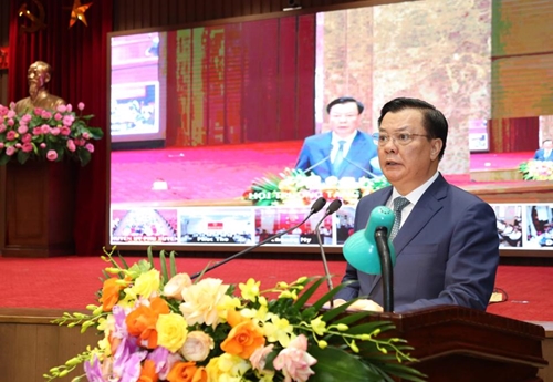 Bí thư Thành ủy Hà Nội Đinh Tiến Dũng đối thoại với nông dân Thủ đô