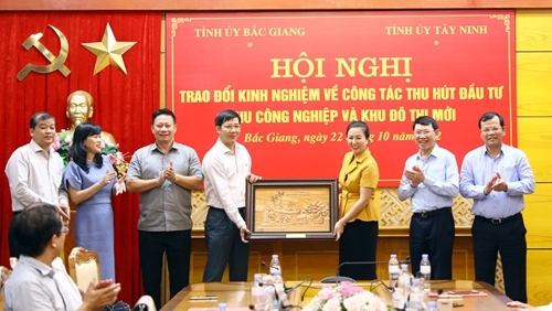 Bí thư Tỉnh ủy Tây Ninh và đoàn công tác thăm và làm việc tại Bắc Giang