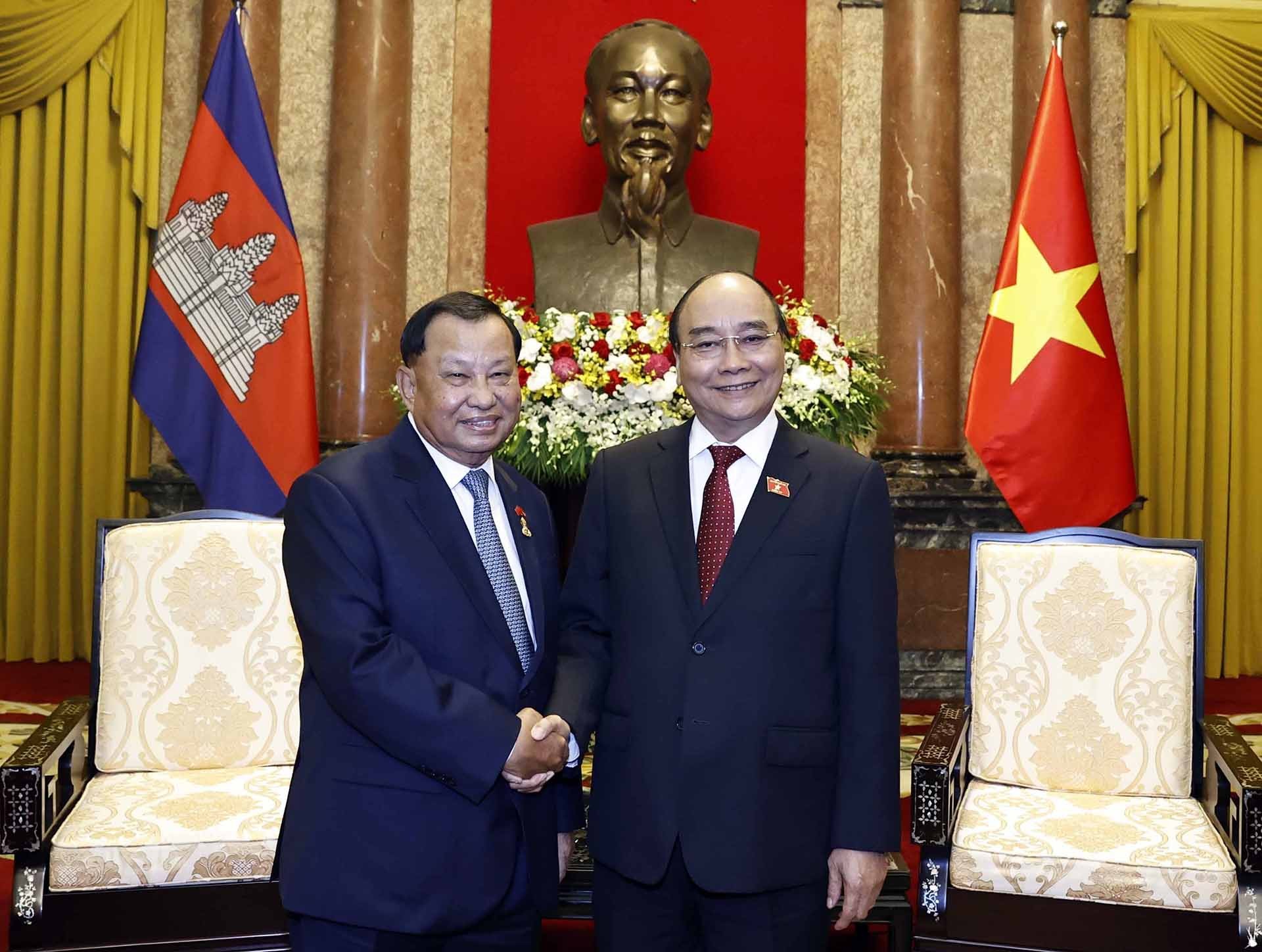 Chủ tịch nước Campuchia là người đại diện cho quyền lực và chính quyền của đất nước láng giềng. Cùng ngắm nhìn hình ảnh của Chủ tịch nước Campuchia và tìm hiểu thêm về chính trị và xã hội của đất nước này dưới sự lãnh đạo của ông.