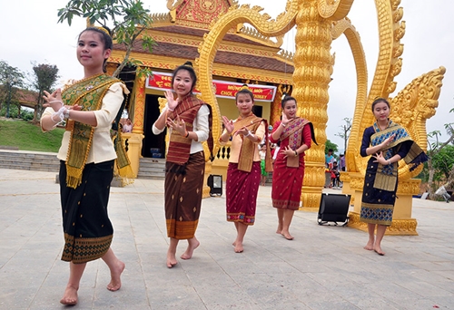 Nghệ thuật múa Rom Vong của người Khmer