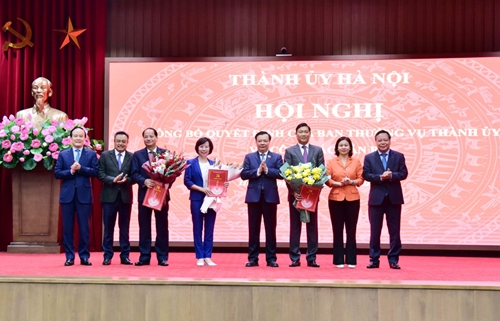Thành ủy Hà Nội trao 3 quyết định về công tác cán bộ
