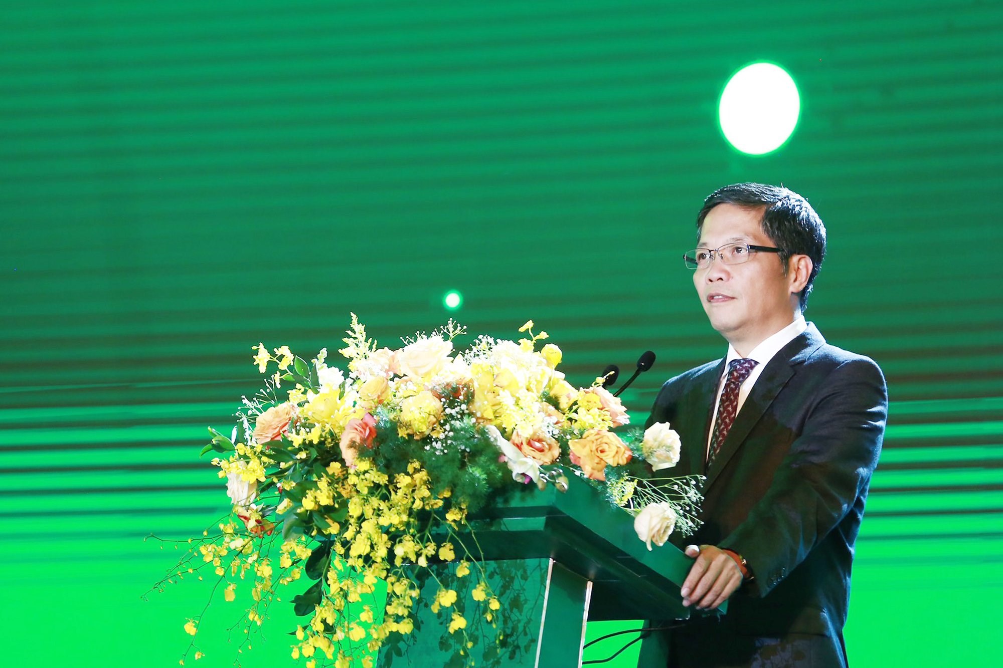 Đồng chí Trần Tuấn Anh, Ủy viên Bộ Chính trị, Trưởng Ban Kinh tế Trung ương trao Giải thưởng Lương Định Của lần thứ 17 năm 2022