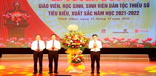 Vĩnh Phúc Tưng bừng kỷ niệm 40 năm Ngày Nhà giáo Việt Nam 20 11 1982-20 11 2022