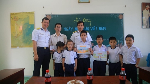 Gặp mặt kỷ niệm Ngày Nhà giáo Việt Nam tại Trường Sa