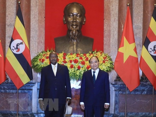 Chủ tịch nước Nguyễn Xuân Phúc hội đàm với Tổng thống Uganda