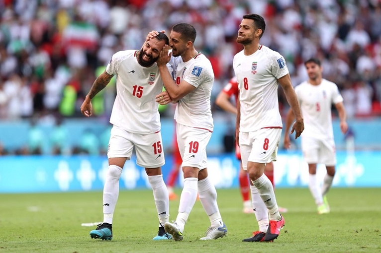 Iran giành chiến thắng kịch tính trước xứ Wales