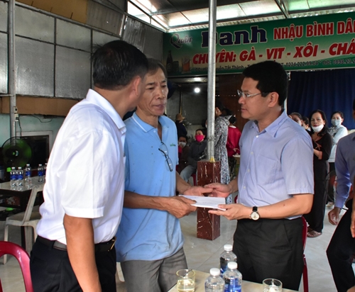 Chính quyền Thừa Thiên Huế thăm hỏi, động viên gia đình trong vụ tai nạn thương tâm