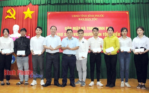Bình Phước Hỗ trợ kinh phí cho 50 sinh viên người dân tộc thiểu số