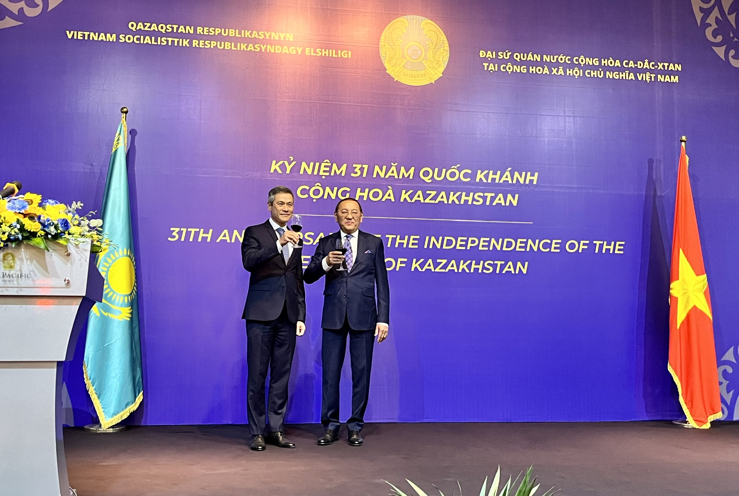 Quan hệ Việt Nam - Kazakhstan: Là một trong những quan hệ đối tác tiềm năng của hai quốc gia trong nhiều lĩnh vực khác nhau, đặc biệt là kinh tế và thương mại. Đón xem những hình ảnh khác nhau của cuộc gặp gỡ giữa lãnh đạo hai nước.