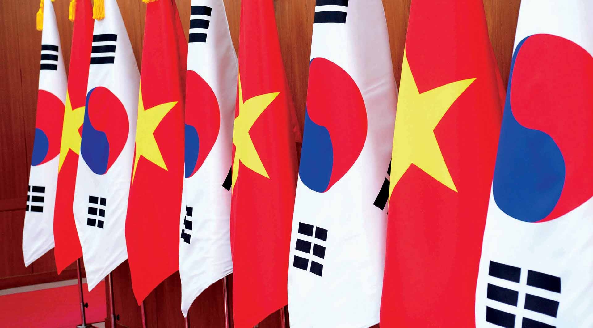 Năm nay, Việt Nam và Hàn Quốc chính thức kỷ niệm 30 năm quan hệ của hai nước. Để ghi nhận sự kiện này, chúng ta có thể cùng xem lại hình ảnh về quốc kỳ Việt - Hàn với hai màu cờ đẹp, trang trọng và ý nghĩa.