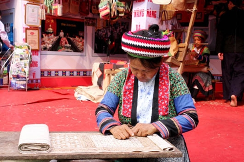 Độc đáo nghề se lanh dệt vải của đồng bào dân tộc Mông ở Lùng Tám, Hà Giang