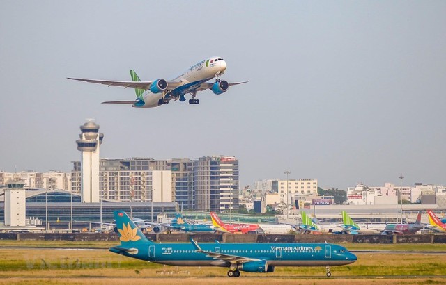 Sân bay Tân Sơn Nhất bước vào cao điểm phục vụ hành khách dịp Tết