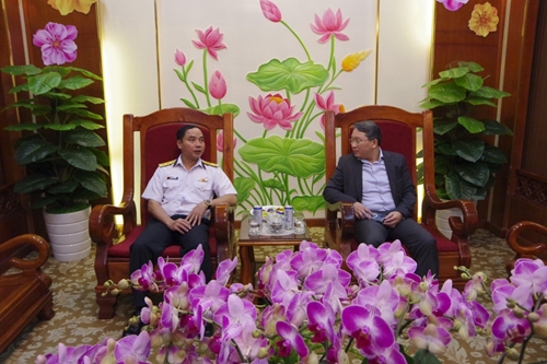 Đoàn công tác Bộ Tư lệnh Vùng 4 thăm và làm việc với lãnh đạo tỉnh Khánh Hòa