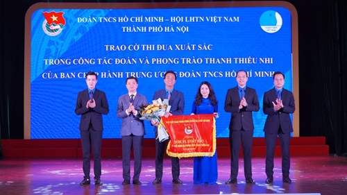 Thành đoàn - Hội Liên hiệp thanh niên thành phố Hà Nội vinh dự nhận Cờ thi đua xuất sắc