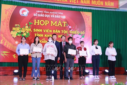 Khánh Hòa khen thưởng hơn 300 học sinh, sinh viên người dân tộc thiểu số