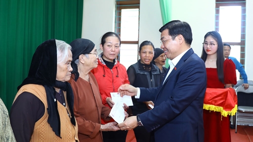 Bí thư Tỉnh ủy Bắc Giang thăm, tặng quà Tết tại Yên Thế và Tân Yên