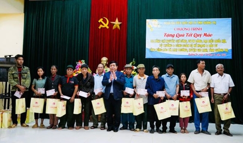 Bộ Kế hoạch và Đầu tư tặng quà Tết Quý Mão 2023 tại Quảng Trị