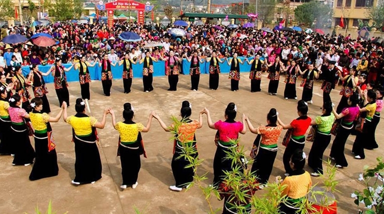 Thơ mộng Lễ hội Hoa ban của người Thái ở Tây Bắc