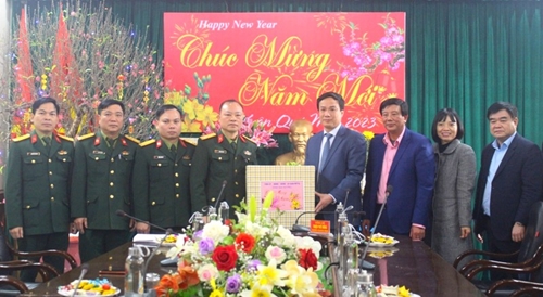 Chủ tịch UBND tỉnh Triệu Thế Hùng thăm, chúc Tết các đơn vị trực Tết