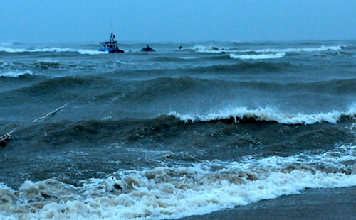 Tin dự báo gió mạnh, sóng lớn và mưa dông trên biển ngày 18 01 2023