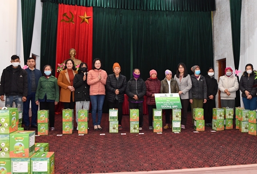 Công đoàn Vietcombank TSC trao 500 kg gạo tặng đồng bào có hoàn cảnh khó khăn tại Bắc Sơn