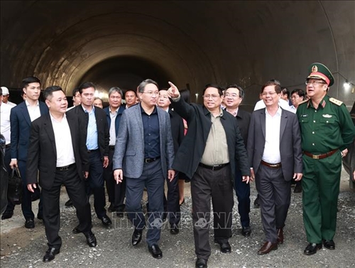 Thủ tướng Phạm Minh Chính kiểm tra dự án xây dựng đường bộ cao tốc Nha Trang - Cam Lâm