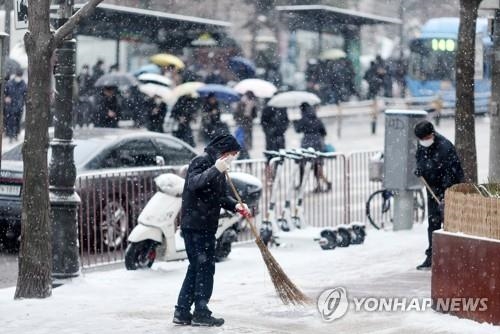 Hàn Quốc chứng kiến đợt rét đậm và tuyết rơi dày