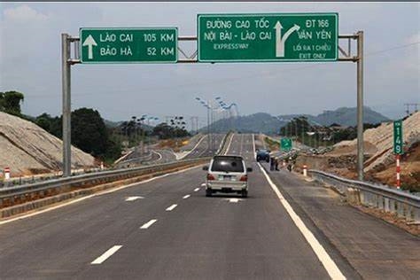 Sớm khắc phục điểm nghẽn giao thông tại nút giao IC7 đường cao tốc Nội Bài - Lào Cai