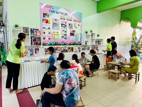 Bác Hồ trong mắt trẻ thơ tại Không gian văn hóa Hồ Chí Minh trường Mầm non Tuổi thơ 7